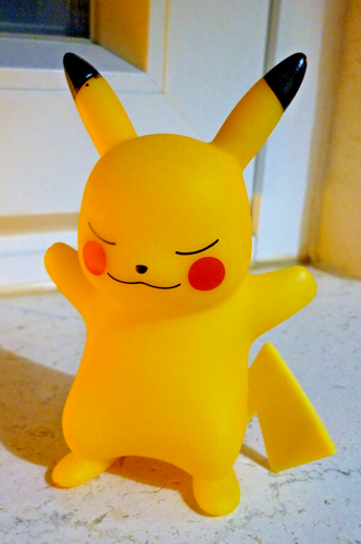 Pokemon Pikachu Nachtlicht Geschenk Kinder Lampe Inklusive Batterie 2 - Bild 2 von 6