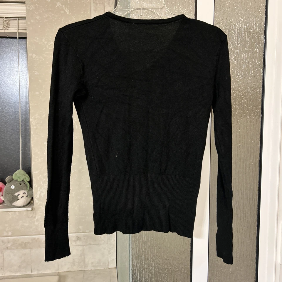 Suéter feminino preto com miçangas detalhes de lantejoulas tamanho XS - Imagem 2 de 3