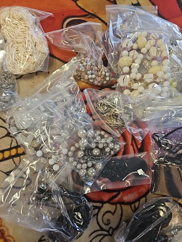 Costume jewelry lot 42 Pcs Almost 3lbs - Picture 3 of 16