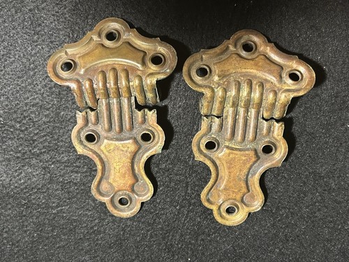 2 antique brass hinges identical ornate 1/2-inch rise - Bild 5 von 6