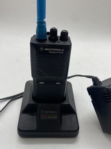 Motorola Radius P1225 Two Way Radio With Charging Base. - Picture 2 of 8