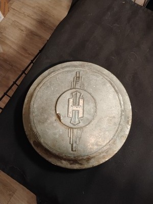 vtg hupmobile hubcap