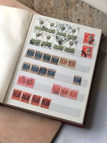 Vintage Stampbook over 300 international postage stamps Hong Kong, China & more - Picture 3 of 21