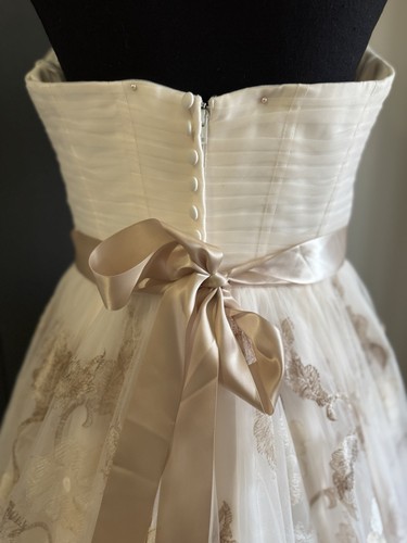 OLEG CASSINI SZ 10 Strapless Corset Gown with Rose Applique Detail STYLE# CWG614 - Picture 17 of 24