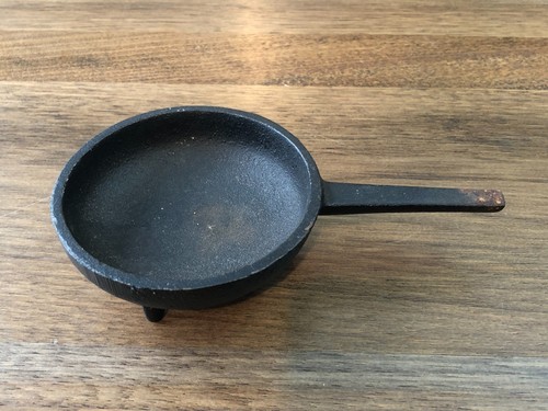 Vintage Greenfield Tap & Die GTD Small Cast Iron Spider Skillet Ashtray Dish - Picture 1 of 6