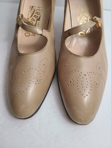 SALVATORE FERRAGAMO Mary Jane Womens Size 8.5 AAA Beige Leather Pumps-Italy - Picture 10 of 11