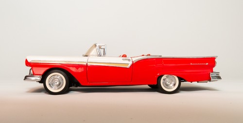 Franklin Mint 1957 Ford Skyliner Retractable Roof Convertible - Picture 9 of 14