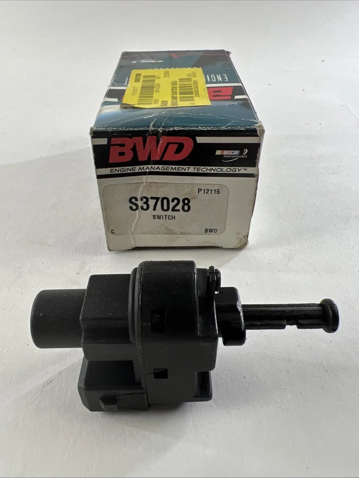 Interruptor de luz de freno BWD S37028 se adapta a 99-02 Mercury Cougar Foto 2 de 4