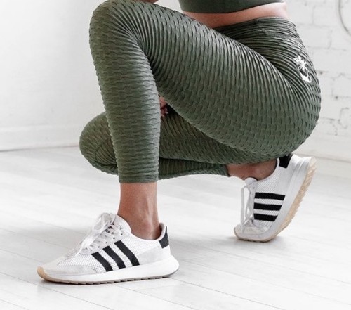 Bootyqueen Fitness Apparel Women’s Green Legging Fashion, Comfort, Fit Size S - Picture 4 of 5
