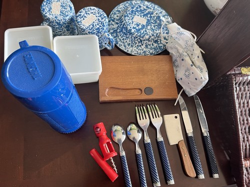 Blue 1970s picnic set in wicker hamper stainless steel tableware - Picture 15 of 16