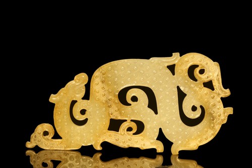 Un adorno de jade tallado - Imagen 1 de 9