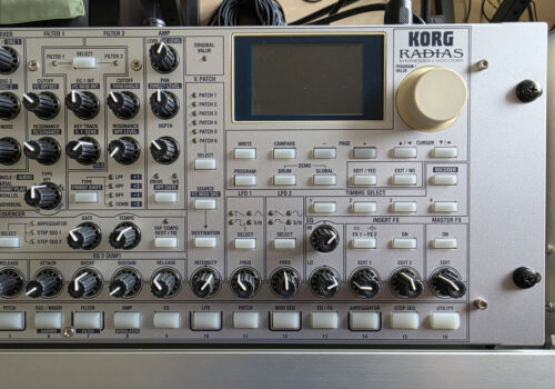 KORG Radias Synthesizer / Vocoder mit Original Ständer (Alu/Chrom) TOP Zustand - Bild 11 von 18