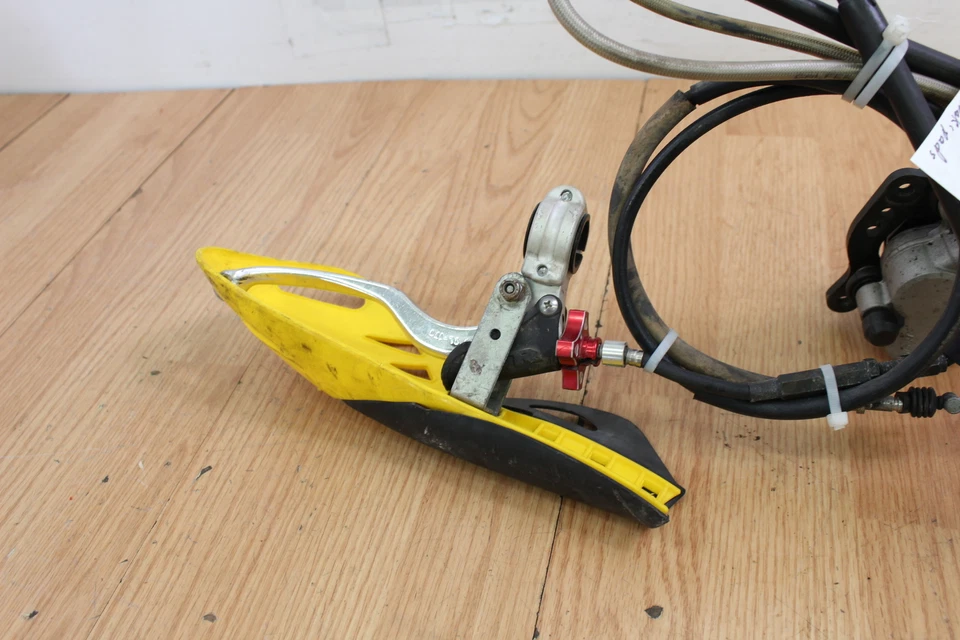 Suzuki RM250 1995 freno delantero cilindro maestro pinza embrague percha guardamanos Foto 3 de 4