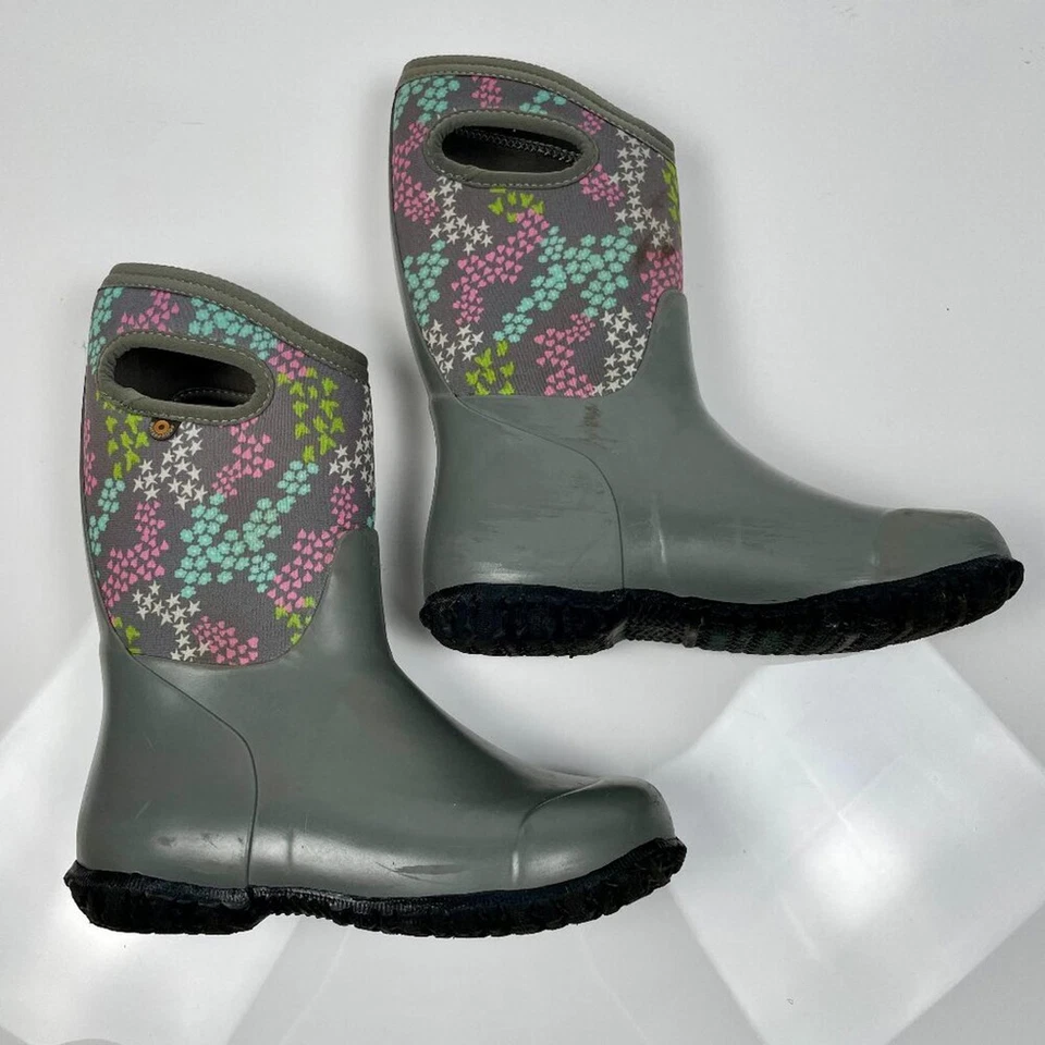 Bogs Children's Size: 4 Solid Grey Pink Star and Heart Waterproof Boot - Image 3 of 4