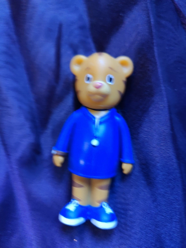 Lot of 4 Daniel Tiger's Neighborhood Figures - Mom, Dad, Kid and Blue Cat - Picture 4 of 7
