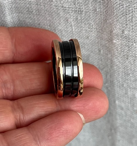 Anello Bulgari B.Zero1 a 3 fasce in oro rosa 18k e ceramica nera - Imagen 10 de 22
