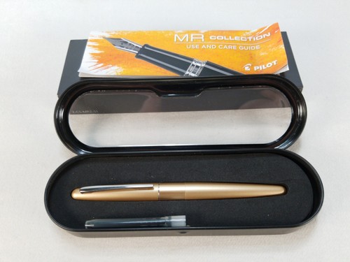 Pilot MR Metropolitan Collection Fountain Pen, Gold Fine Spare Black Ink (91112) - Picture 1 of 11