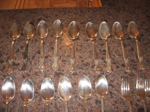 66 Pezzi Old Company Piatto Motivo Floreale Silverplate Posate Argenteria MONO "B" - Foto 2 di 14