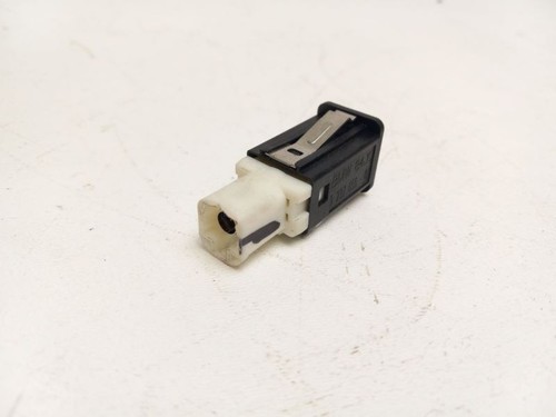 2007 - 2013 BMW 3 SERIES 328I INPUT CHARGE POWER PORT OEM 43959 - Picture 4 of 7