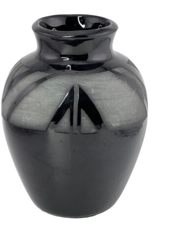 Vintage NAVAJO POTTERY 5.5”x 4" Black Glazed Etched Vase Artist Signed - Picture 4 of 7