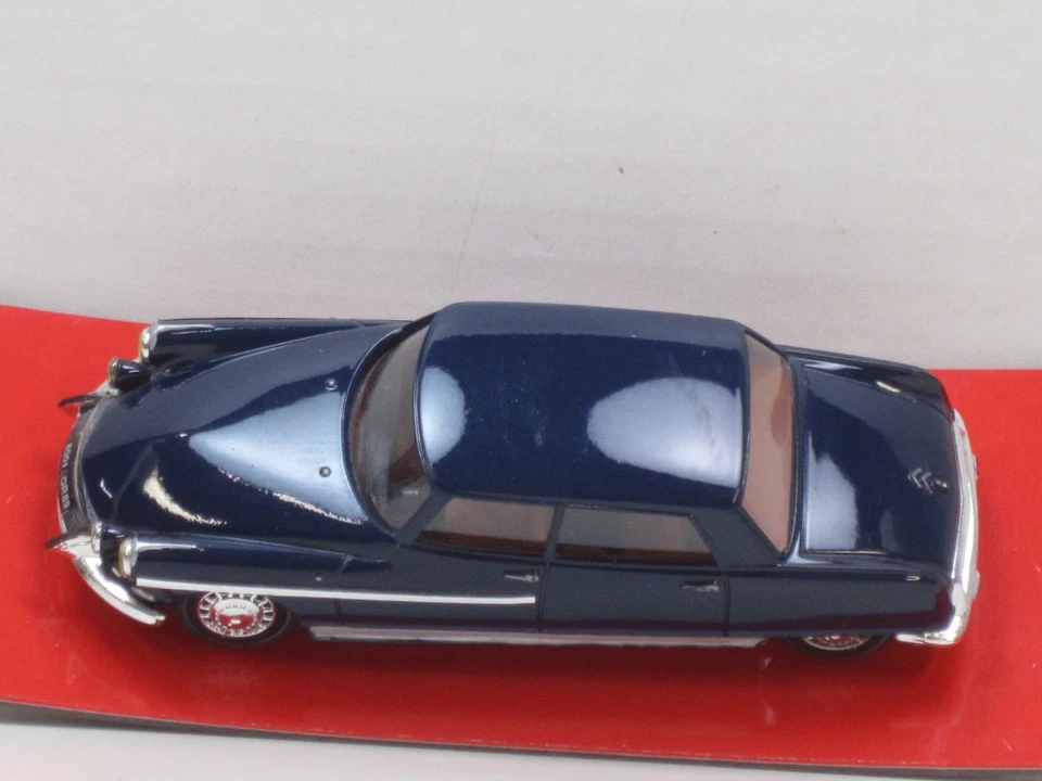 Citroen DS 19 Berline Majesty 1965 in dunkelblau Box Norev Ligne Noire 1:43 - Bild 3 von 4