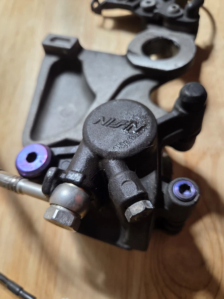 2015-2023 YAMAHA YZF R1 REAR BRAKE CALIPER W/ MOUNT & PADS,REAR SET ASSEMBLY - Image 2 of 4