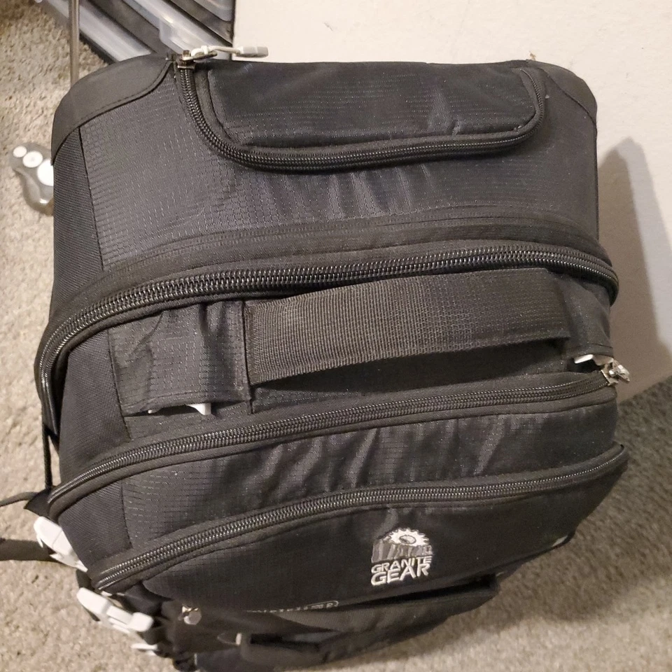 Maleta con ruedas Granite Gear Cross Trek Barrier excelente apenas usada 22" X 15" Foto 2 de 4