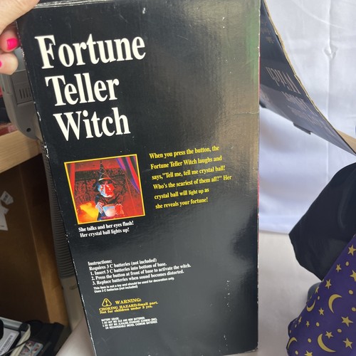 Giocattolo Gemmy Fortune Teller Witch 18": luci e suoni; scatola originale; testato FUNZIONA - Foto 4 di 10