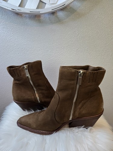 Stivaletto Dolce Vita Volli scamosciato taglia 6 $160 prezzo consigliato nuovo con difetto - Foto 2 di 9
