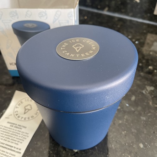 La Mensa del Gelato Porta Contenitore Isolato Blu - Foto 2 di 15