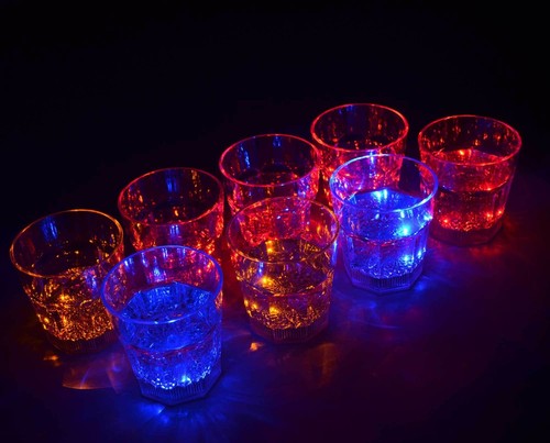 Vasos Aquaglow LED Iluminados Gafas Líquido Activado Fiesta Imprescindible - Imagen 4 de 4