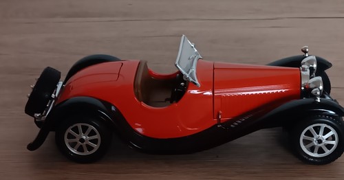 Bburago Modellauto 1:24 BUGATTI Typ 55 von 1932 Vitrinenmodell  Farbe Orange/Rot - Bild 3 von 12