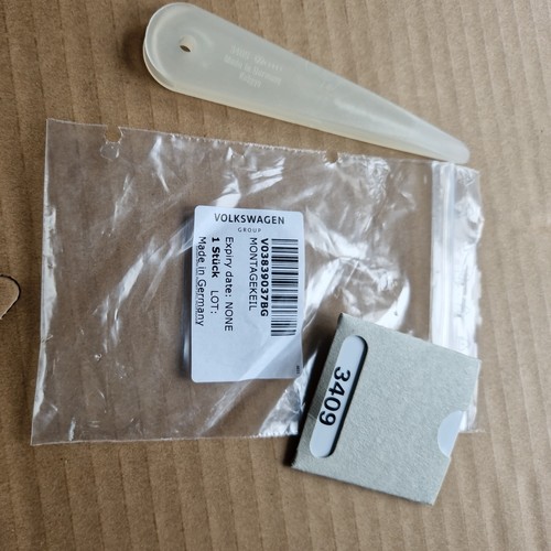 Genuine VW Audi Trim Removal Plastic Wedge Pry Tool 3409 / V03839037BG - Picture 8 of 8