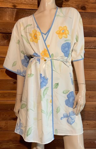 SECRET TREASURES MULTICOLOR FLORAL SIZE MEDIUM NIGHTGOWN and ROBE SET #14328 - Picture 3 of 12