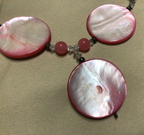 Pink Shell Beaded Pendant Necklace Choker Shimmery - Picture 4 of 5