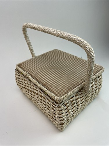 Vintage Dritz Beige Woven Wicker Sewing Basket Box Pin Cushion & Spool Rack Lid - Picture 3 of 6