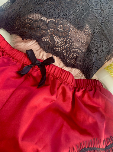 Burgundy Red Black Floral Lace Satin Cheek Shorts Lingerie Loungewear Set CUSTOM - Afbeelding 3 van 6