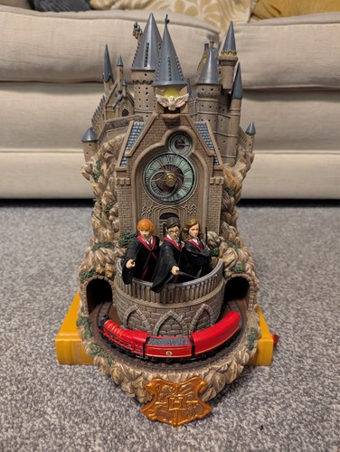RARE BRADFORD EXCHANGE HARRY POTTER HOGWARTS FULLY SCULPTED WALL CLOCK - Picture 2 of 9