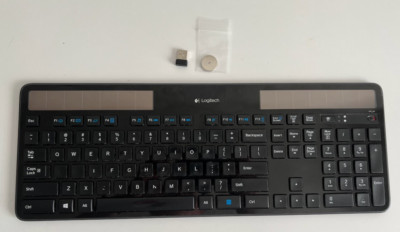 Logitech K750 920-002912 Wireless Keyboard w/ Dongle & New Battery (NOT working)
