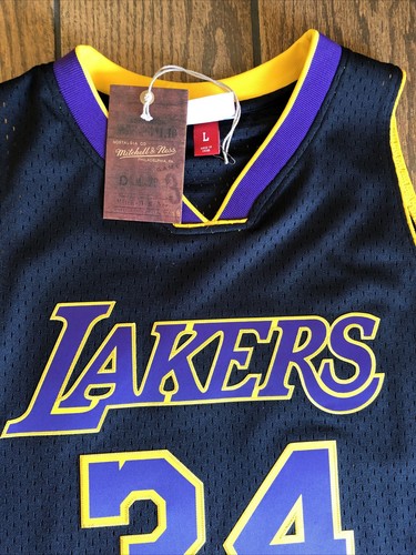 Shaquille O’Neal Autographed Mitchell Ness Black Lakers Jersey Beckett WITNESSED - Picture 11 of 11