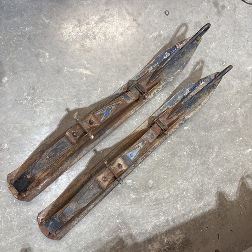1973 Snojet Sno Jet Star Jet Sst? 440 433 vintage Snowmobile Skis Leaf Springs - Picture 1 of 10