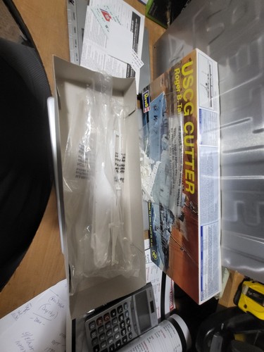 2010 Revell USCG CUTTER ROGER B. TANEY MODEL 1:320 SCALE COMPLETE IN OPEN BOX - Picture 7 of 17