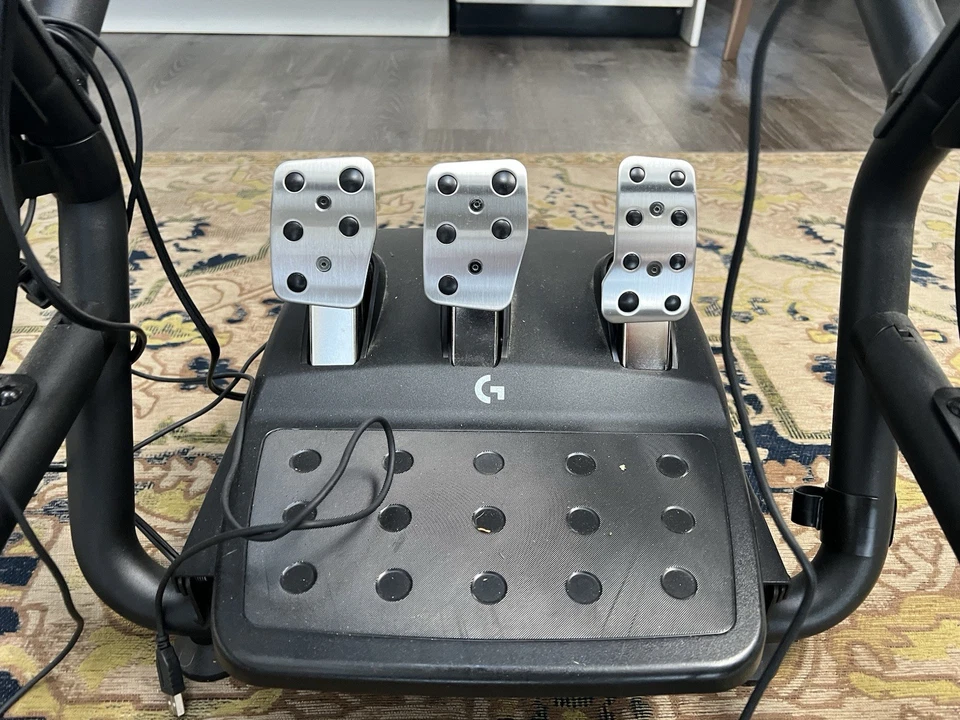 Complete Racing Simulator With Wheel, Pedals, Shifter, Seating Rig With TV Mount - Image 4 of 4