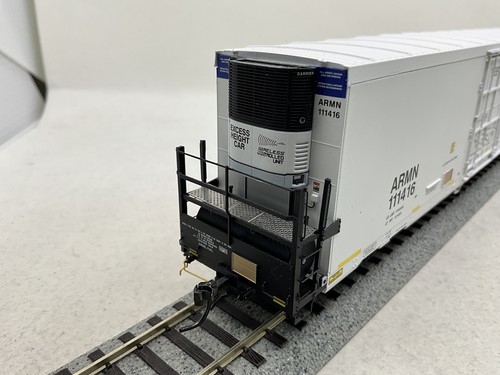 BLMA HO scale UP ARMN Trinity 64ft Reefer Trincool #111416 #52022 - Picture 3 of 11