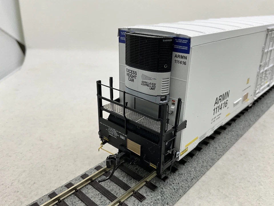 BLMA HO scale UP ARMN Trinity 64ft Reefer Trincool #111416 #52022 - Image 3 of 4