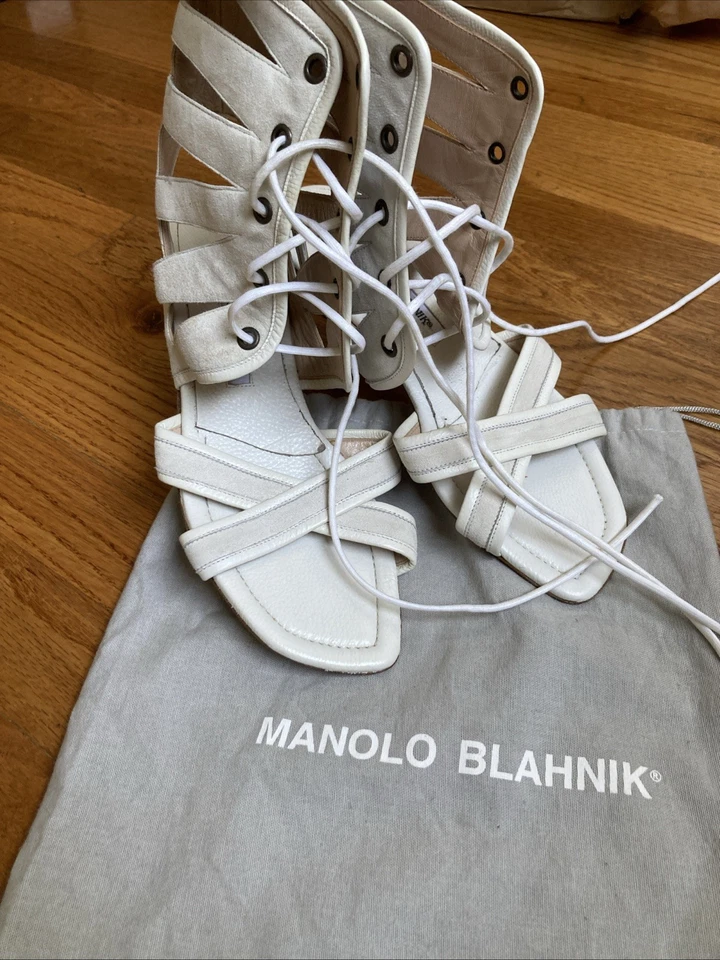 MANOLO BLAHNIK -Sandálias gladiador femininas de couro branco e camurça com alças - Tamanho 39 - Imagem 3 de 4
