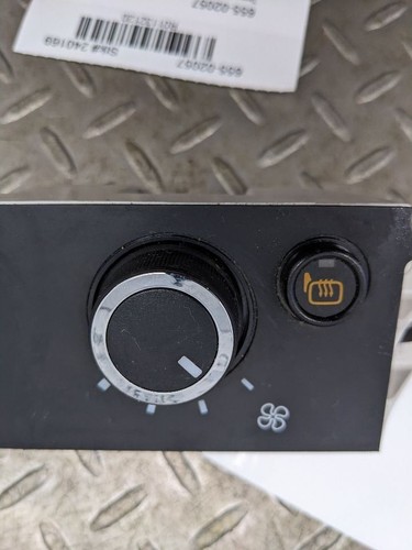Temperature Control Dash Mounted With AC Fits 08-21 EXPRESS 2500 VAN 1132120 - Picture 4 of 12