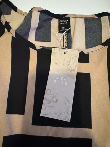 Emery Rose Women’s Blouse NWT Size 1XL Short Sleeve Asymmetrical Black Brown - Picture 4 of 7
