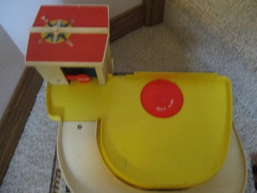 Fisher Price Little People Play Family Action Garage Station 930 AF toy Parking - Picture 5 of 7