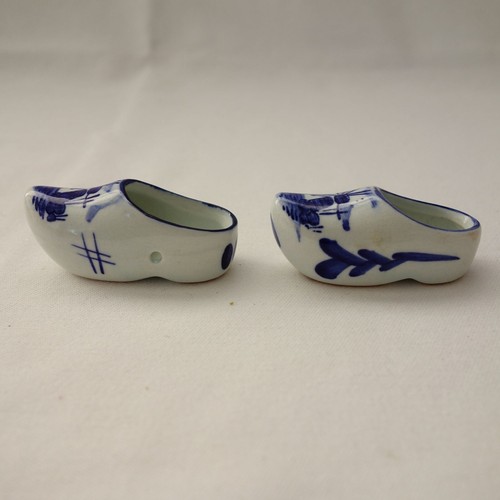 Vintage 1988 Miniature Collectible Pair of Delft Ceramic Holland Clog Shoes - Picture 5 of 11